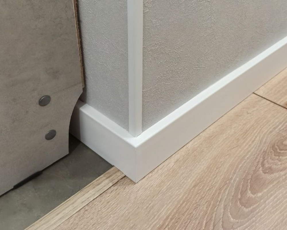 Плинтус ХДФ Dollken Cubu Flex Life 80мм х 2,5 м 1005 Белый RAL 9003