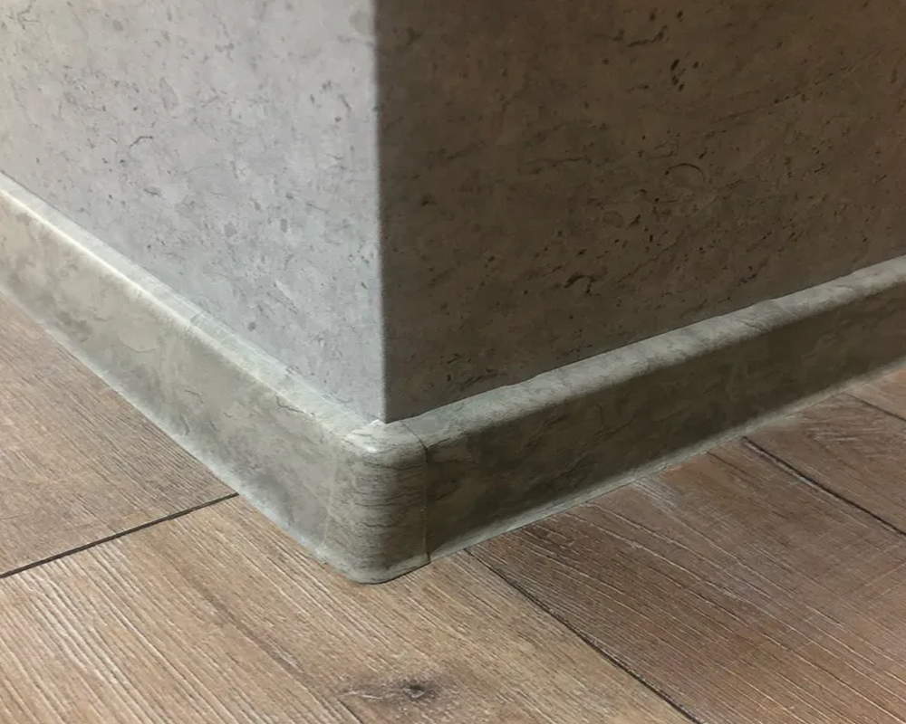 Плинтус ПВХ   MAGIC STIСK 77мм 2,2 м MS115 Орех европейский