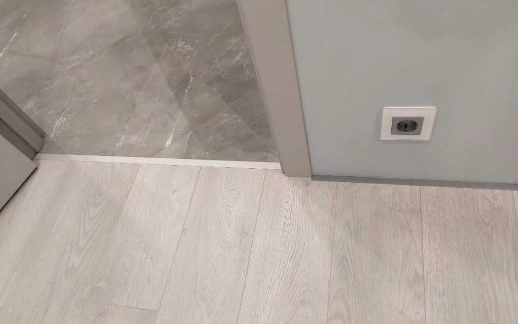 Микроплинтус AL16X5-01 16х6х2000мм Серебро матовое