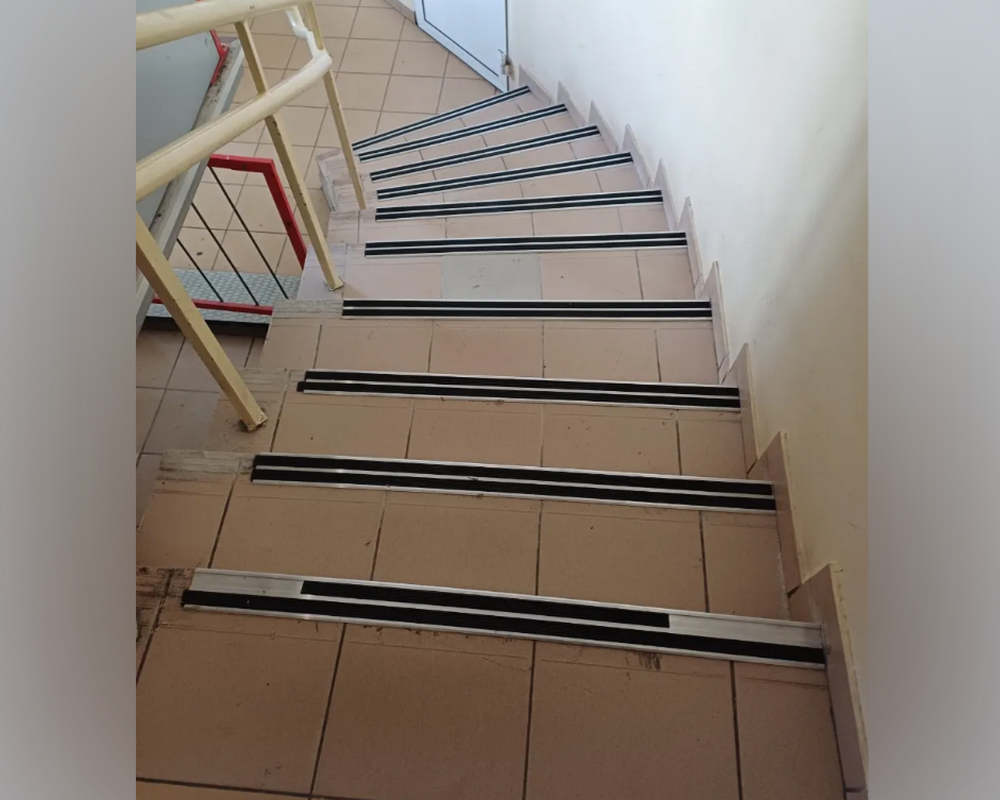 Порог одноуровневый ПС 08-1.2700.202л Золото анод