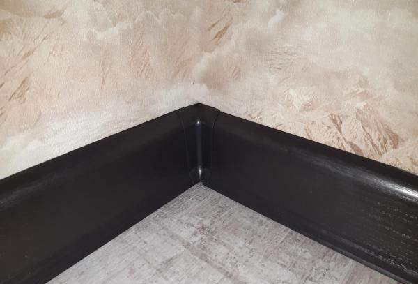 Плинтус ПВХ Salag NG80 80мм 2,5м. Чёрный