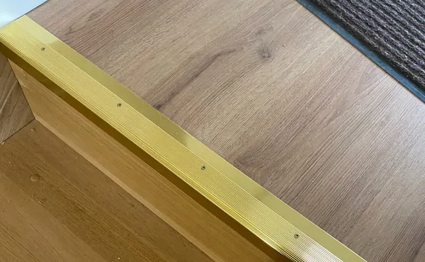 Порог угловой ПУ 04.2700.285 Клен