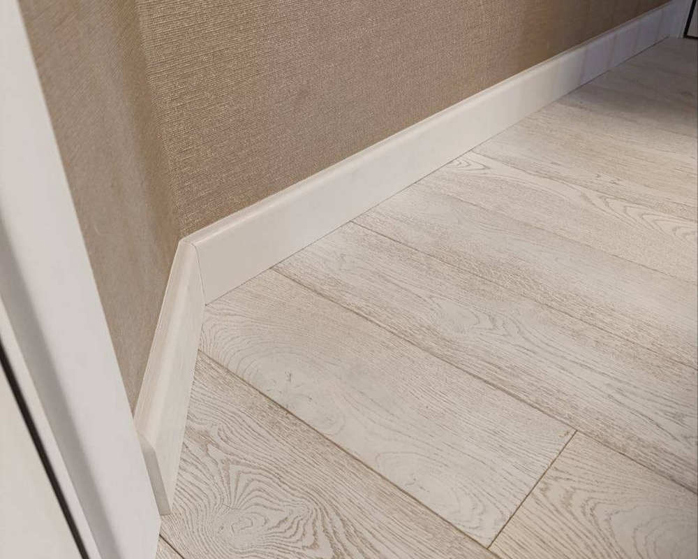 Плинтус МДФ Лука Пл 100-1МДФ.2700.Point line 24040 Дуб кантри белый