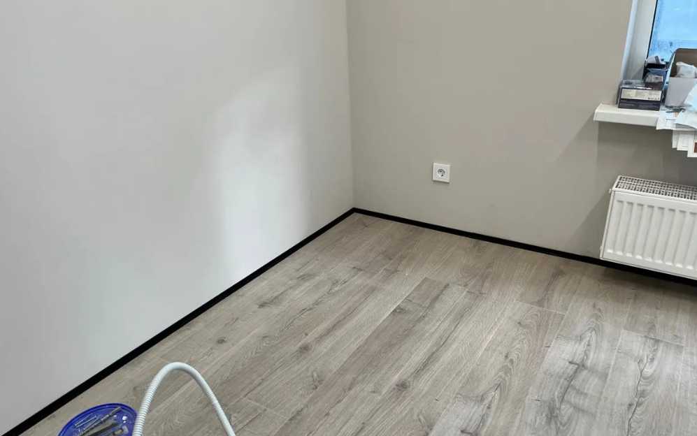 Микроплинтус AL16X5-03 16х6х2000мм Чёрный