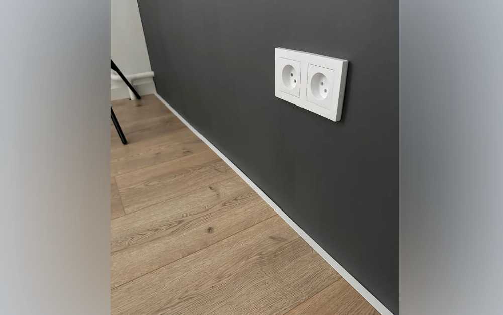 Антиплинтус Апл 01.2700.01л. Серебро матовое